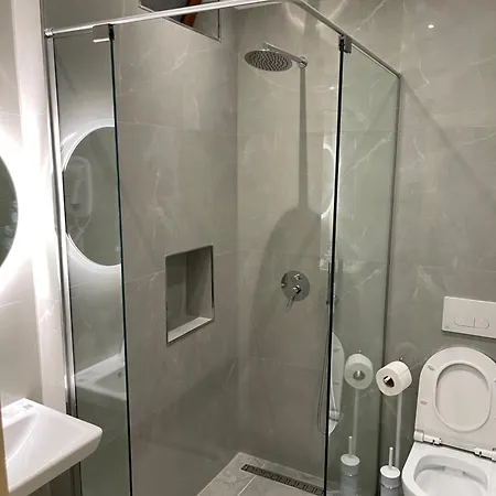 Relax מלון Gjirokastër