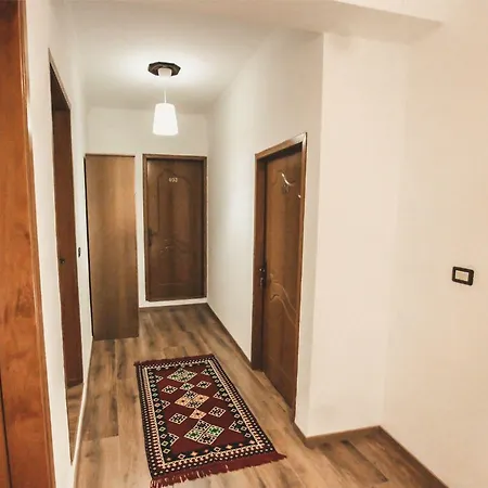 Relax מלון Gjirokastër