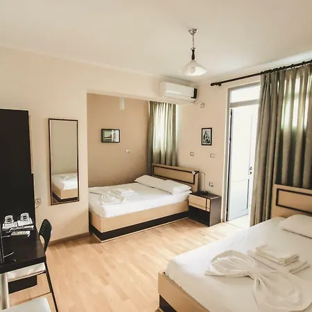 Relax מלון Gjirokastër